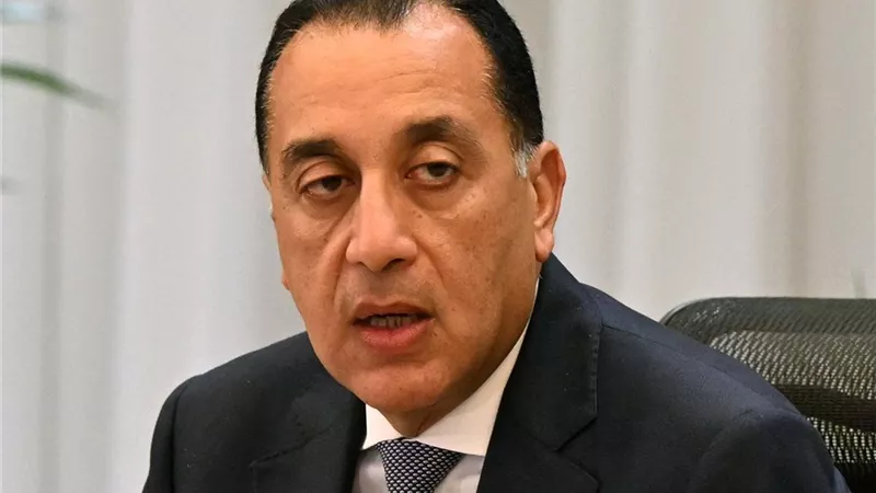 مدبولي: لا تهاون مع الشائعات.. وقانون جديد لتنظيم تداول المعلومات قريبًا