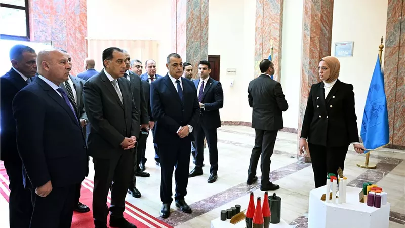 تعزيز التصنيع المحلي.. رئيس الوزراء يفتتح مصنع الطلمبات الغاطسة (صور)
