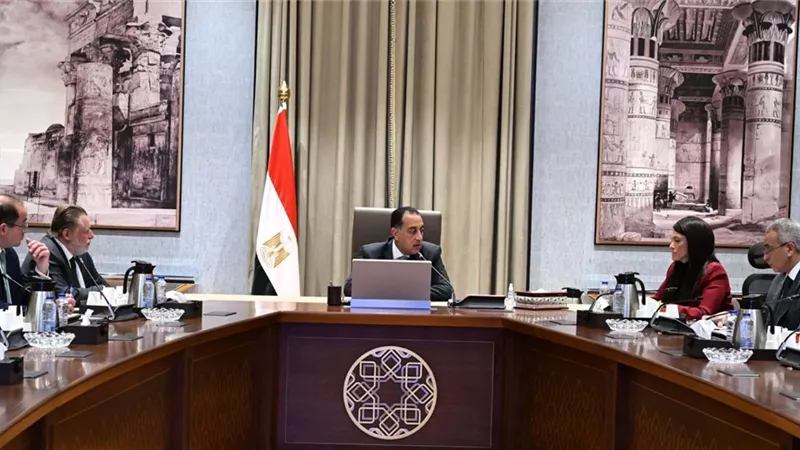 رئيس الوزراء: الحكومة تضع خفض الدين العام والخارجي وتقليل أعباء خدمته هدفًا أساسيًا
