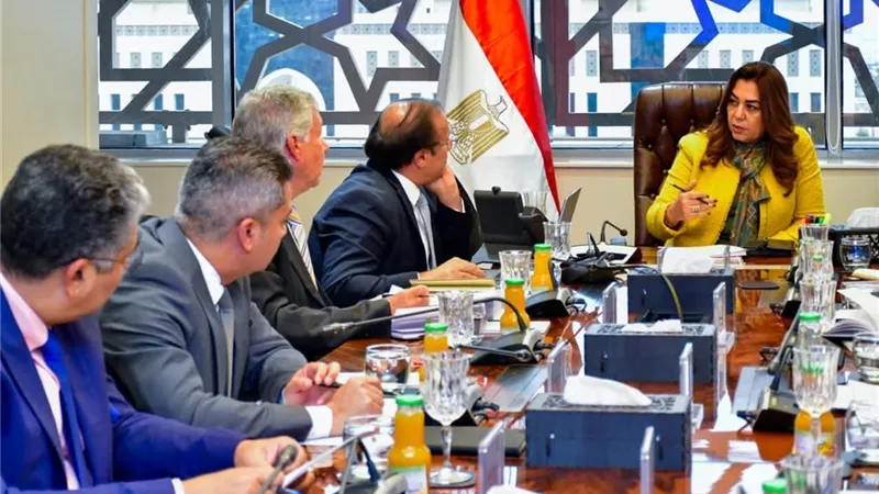«التنمية المحلية» تبحث مع مستثمرين التوسع في الاستثمارات البيئية بالمحميات الطبيعية