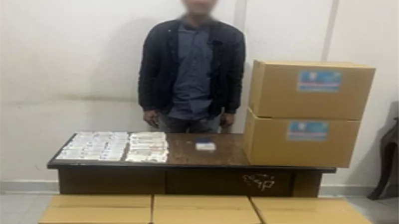 ضبط شخص بحوزته بطاقات وسلع مالية لشراء أصوات الناخبين بالقصاصين