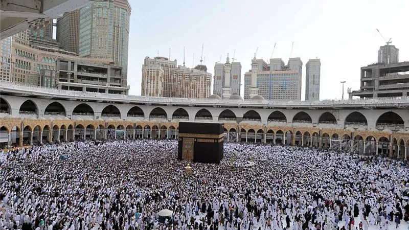وزارة السياحة تبدأ إصدار تأشيرات الحج السياحي وتسليمها للحجاج