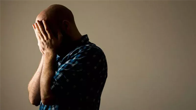أعراض الاكتئاب في منتصف العمر.. جرس إنذار لخطر الإصابة بالخرف
