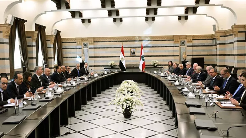 مدبولي ونواف سلام يبحثان تعزيز الاستقرار والتعاون الاقتصادي بين مصر ولبنان
