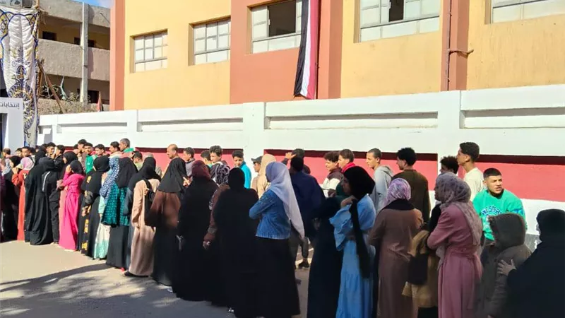 انتخابات مجلس النواب.. طوابير السيدات والشباب تزين المشهد في أبو كبير بالشرقية