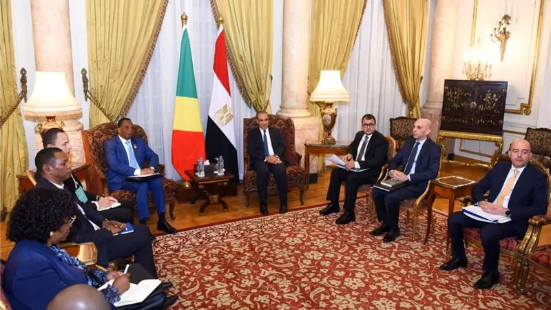 وزير الخارجية يبحث تعزيز التعاون الثنائي مع نظيره الكونغولي