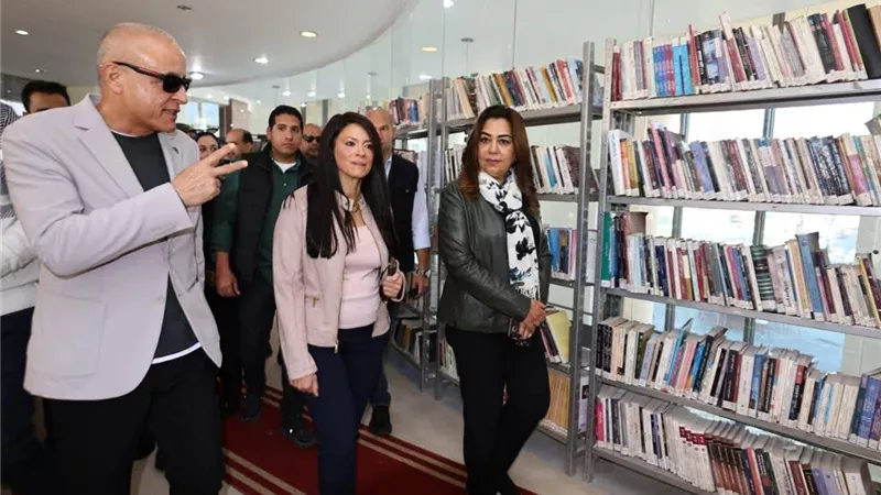 وزيرتا التخطيط والتنمية المحلية ومحافظ الأقصر يتفقدون مكتبة مصر العامة