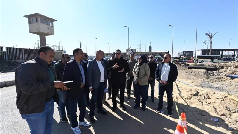 وزير الإسكان: خطة متكاملة لتطوير طرق الشيخ زايد وتحسين الحركة المرورية