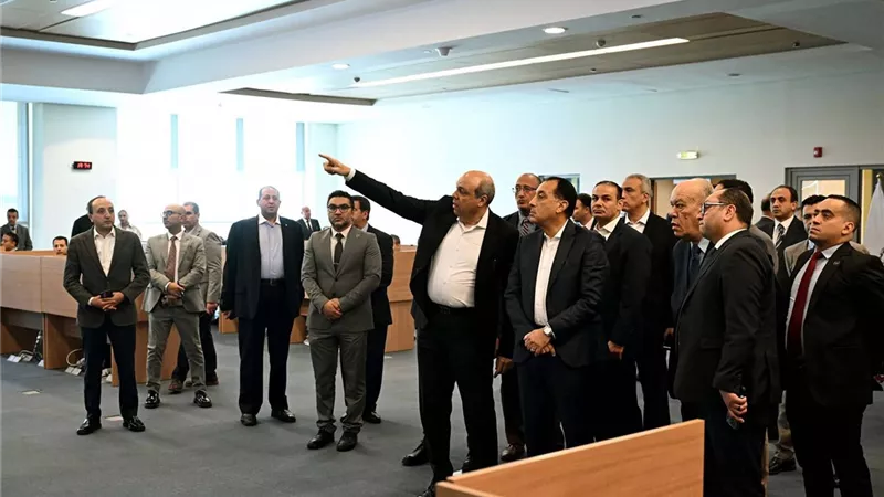 رئيس الوزراء يبدأ جولة تفقدية موسعة بمطار القاهرة الدولي