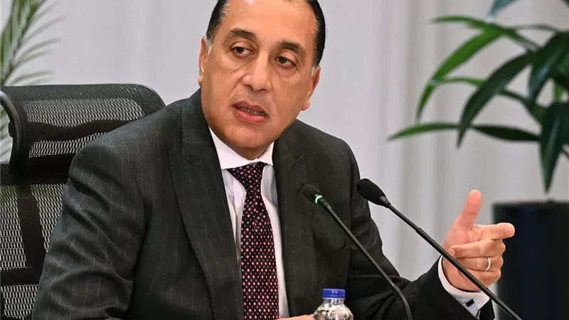 رئيس الوزراء: دعم رئاسي كامل للتوسع في الطاقة المتجددة وتطوير شبكات الكهرباء