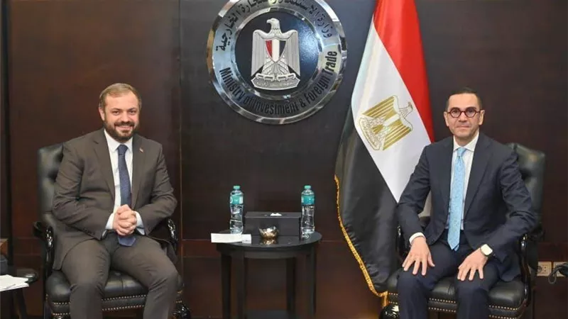وزير الاستثمار يستقبل وزير الاقتصاد بجمهورية أرمينيا لبحث تعزيز العلاقات الاقتصادية