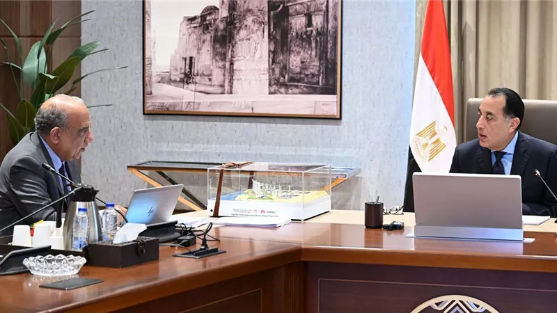 مدبولي: توجيهات من الرئيس بضرورة توفير مختلف أوجه الدعم المطلوبة لمشروعات الطاقة المتجددة 
