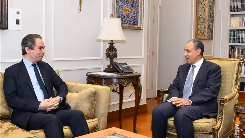  وزير الخارجية يستقبل رئيس الهيئة الوطنية للإعلام ومذيعي التليفزيون المصري