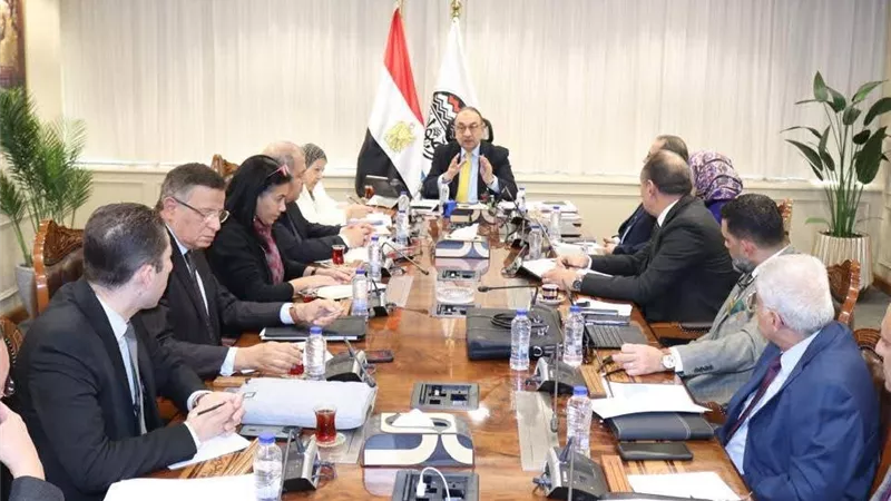 شيمي: المشروع القومي لتطوير صناعة الغزل والنسيج يحظى باهتمام كبير من الدولة 