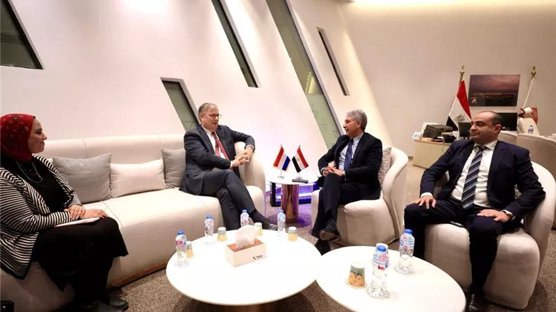  وزير السياحة يبحث مع سفير هولندا بالقاهرة سبل تعزيز التعاون المشترك في مجالي السياحة والآثار