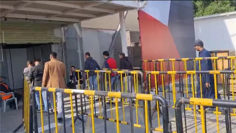 توافد المواطنين على لجان التصويت بالسفارة المصرية في الكويت