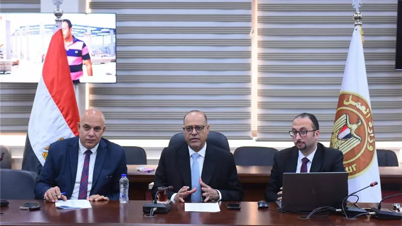 وزير العمل: تدريب الشباب على استخدام أدوات الذكاء الاصطناعي لتوعية المواطنين