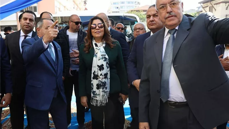 وزيرة التنمية المحلية ومحافظ بورسعيد يتفقدان نموذج تطوير أسواق الحميدي والتجاري