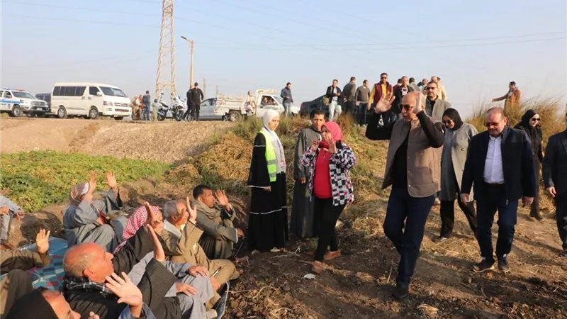 محافظ المنيا يعطي إشارة بدء انطلاق زراعة الذهب الأصفر