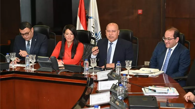 وزير الصناعة: إلزام المصانع المخالِفة بإنشاء محطات معالجة قبل الصرف على الشبكة العمومية