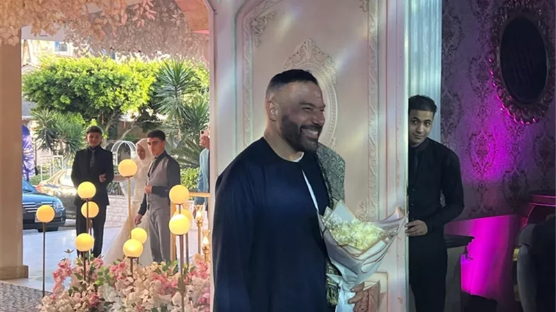 في حفل عائلي بالإسكندرية.. محمد خميس يحتفل بزفافه بالجلباب الصعيدي