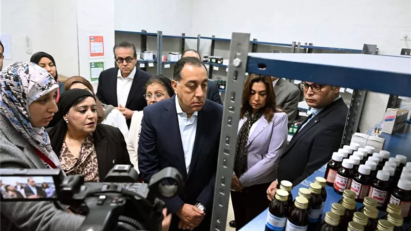 مدبولي يتفقد مشروعات حياة كريمة في قرى الصف بالجيزة ويزور مركز طب الأسرة في الفهميين