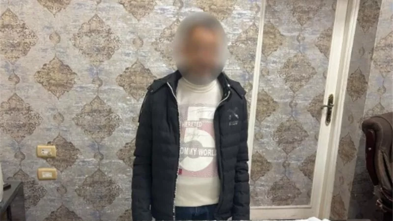 ضبط شخص بحوزته ملصقات دعائية ومبالغ مالية للتأثير على الناخبين في البحيرة