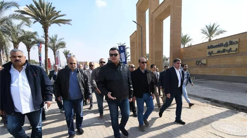 وزير الإسكان يتفقد مشروع 