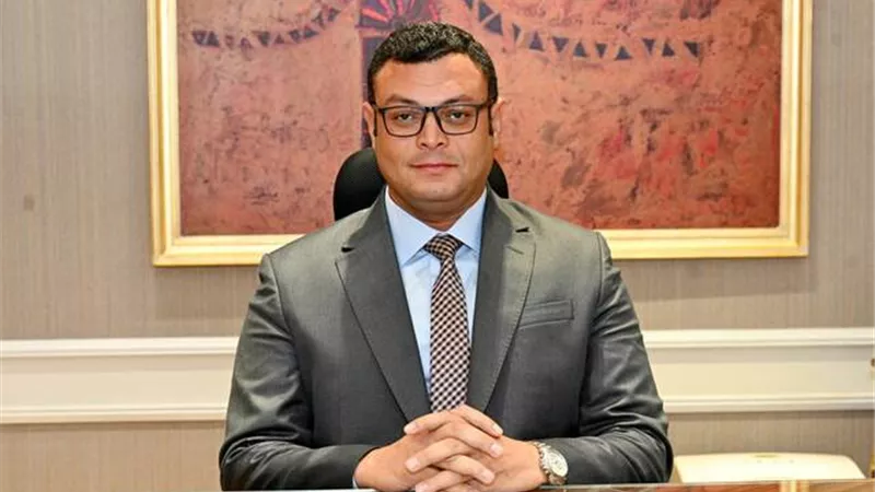 مواطن يوقف موكب وزير الإسكان.. وتغيير مفاجئ لمسار جولة «سكن مصر» بالقاهرة الجديدة