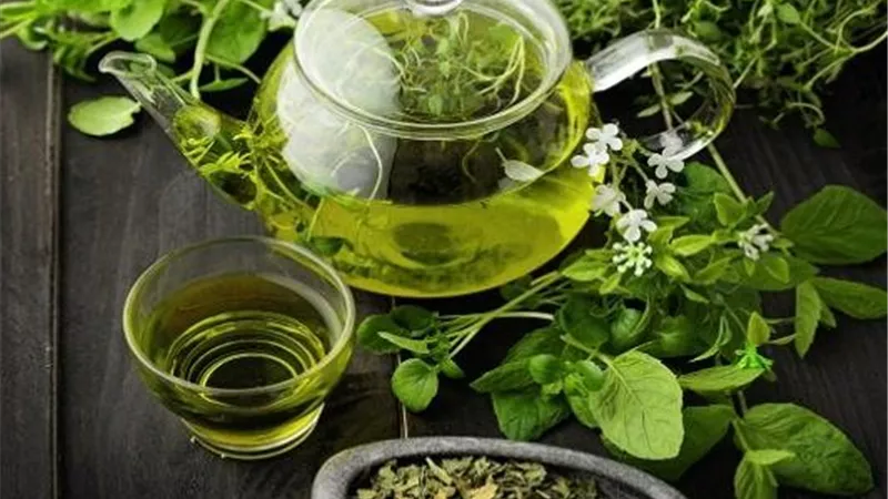 أضرار الإفراط في تناول الشاي الأخضر.. متى يتحول المشروب الصحي إلى خطر؟