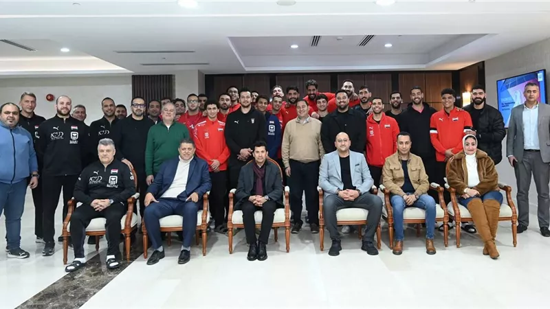 قبل معركة رواندا 2026.. وزير الرياضة في معسكر منتخب اليد