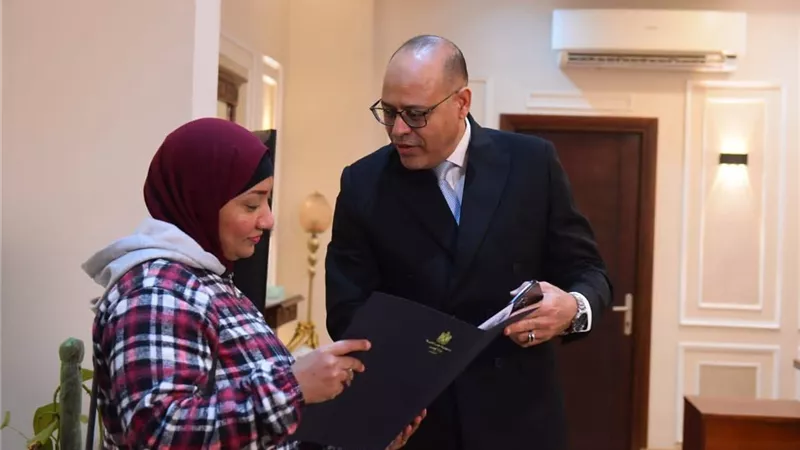 من استغاثة على السوشيال إلى تدخل رسمي.. وزارة العمل تنقذ أم حاولت بيع أبنائها الأربعة