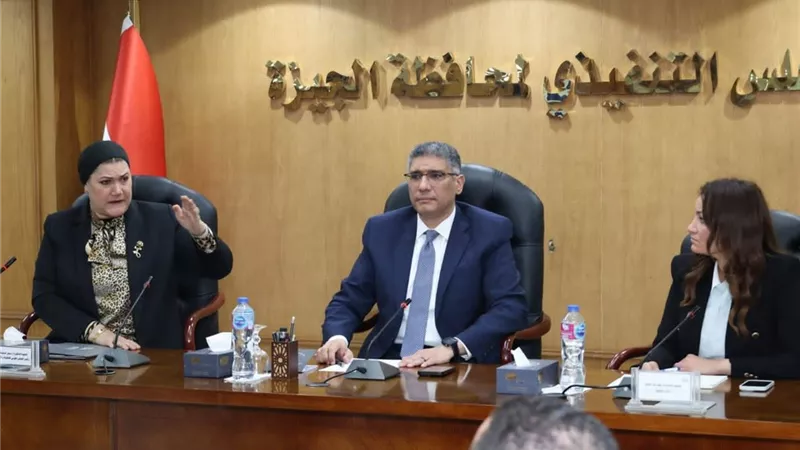 رئيسة المجلس القومي للطفولة والأمومة ومحافظ الجيزة يترأسان اجتماع اللجنة العامة لحماية الطفل