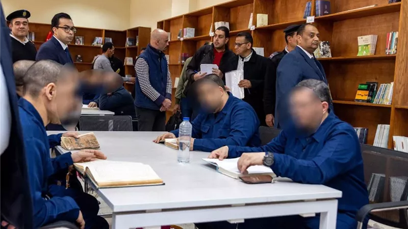 بالصور.. النيابة العامة تُجري تفتيشًا لمركز إصلاح وتأهيل برج العرب