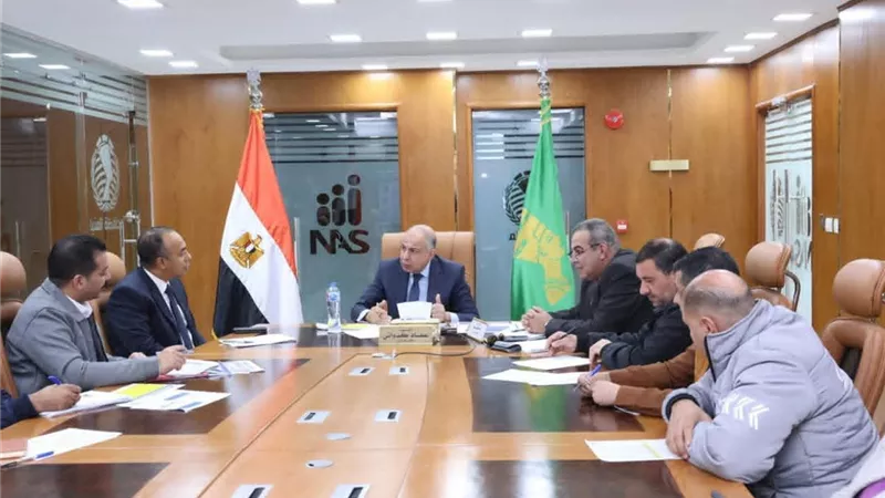 محافظ المنيا يستعرض إنجازات ملف التقنين واسترداد أراضي الدولة
