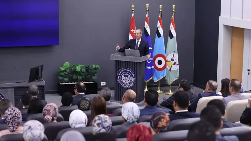 الاتصالات: إنتاج 15 مليون محمول خلال العام المقبل والبدء في التصدير