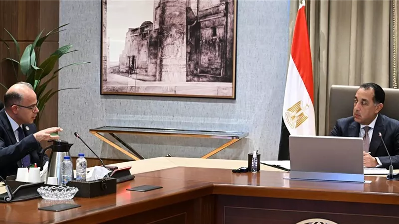رئيس الوزراء يتابع خطة توسّع طرح الشركات بالبورصة خلال 2026