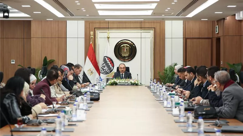 وزير قطاع الأعمال: رفع إنتاج الأسمدة إلى 1.1 مليون طن بنهاية 2026