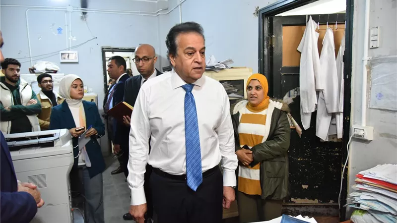 وزير الصحة ينتقد الأوضاع في مستشفى 6 أكتوبر المركزي خلال جولة مفاجئة