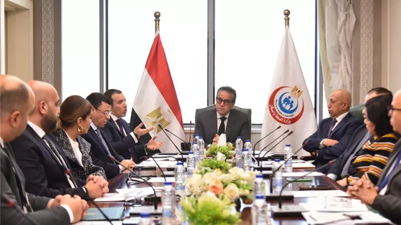 وزير الصحة: أطقم الإسعاف خط الدفاع الأول في مواجهة الطوارئ والأزمات