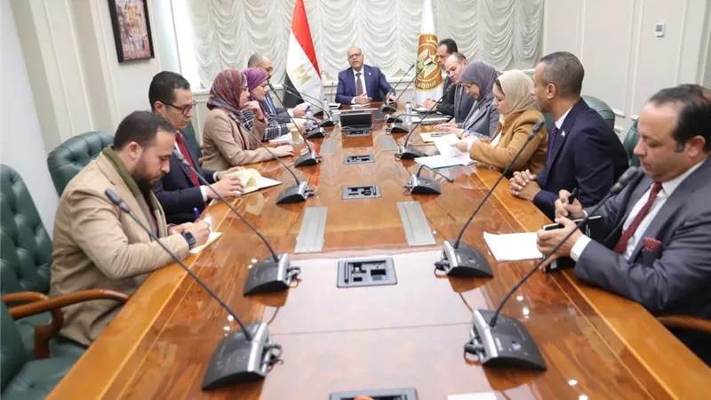 وزير العمل يبحث تسريع إطلاق خدمات الوزارة على «بوابة مصر الرقمية»