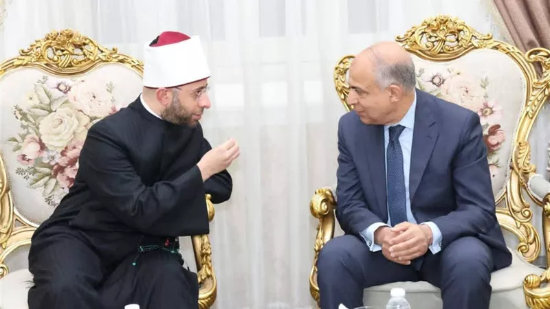محافظ المنيا ووزير الأوقاف يبحثان تعزيز دور المؤسسات الدينية في ترسيخ الفكر الوسطي