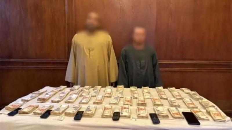 القبض على عصابة النصب بانتحال صفة موظفي بنوك في المعادي