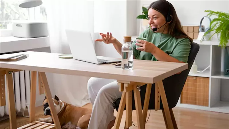لماذا العمل الهجين يعزز الصحة النفسية للمرأة؟ 