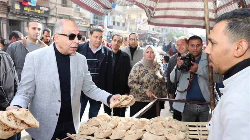 محافظ المنيا يقود حملة تموينية بحي جنوب ويحرر مخالفات
