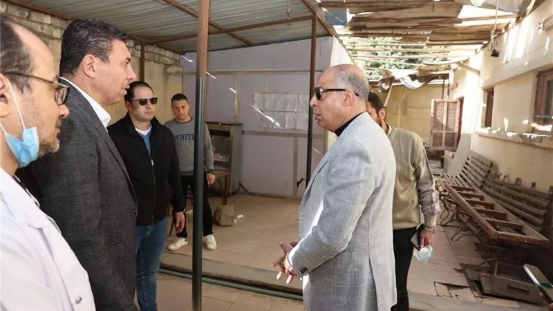 محافظ المنيا يوجه بتطوير ميدان الحميات وتجهيز استراحة داخل مستشفى الحميات لمرافقي المرضى