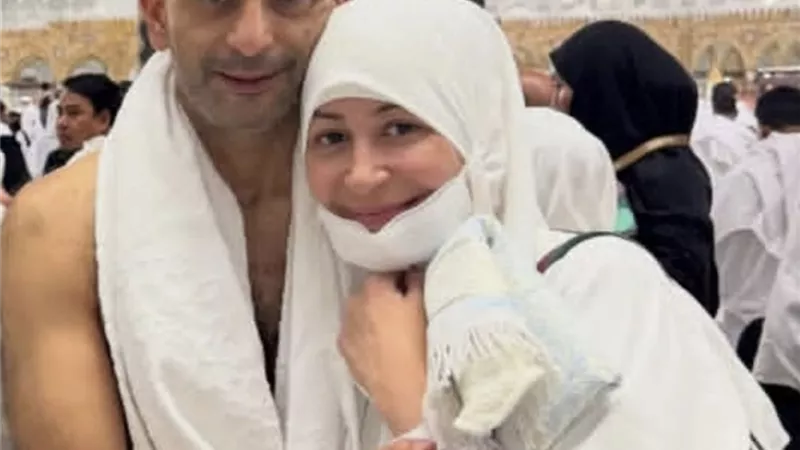 منة شلبي تستقبل 2026 بالعمرة برفقة زوجها أحمد الجنايني