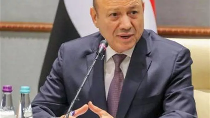 العليمي يعلن حسم ملف المعسكرات في حضرموت والمهرة وعدن ويؤكد: الدولة ماضية بثبات نحو استعادة مؤسساتها