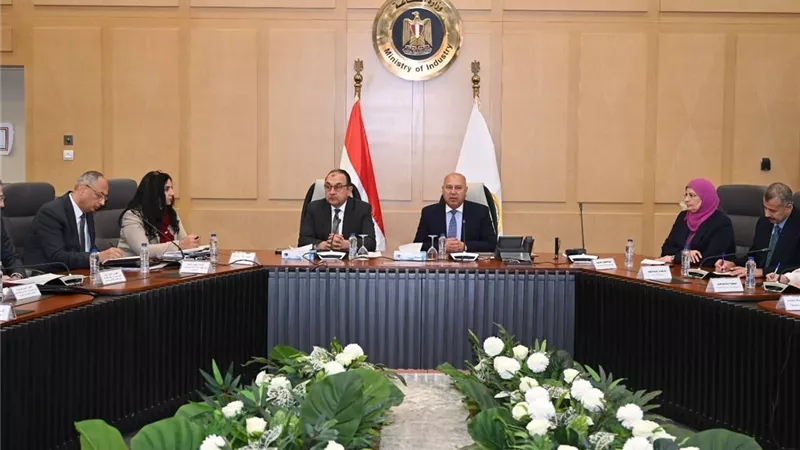 وزير النقل يطالب بتفعيل دور الجهات المختصة في التصدي للتهرب الجمركي