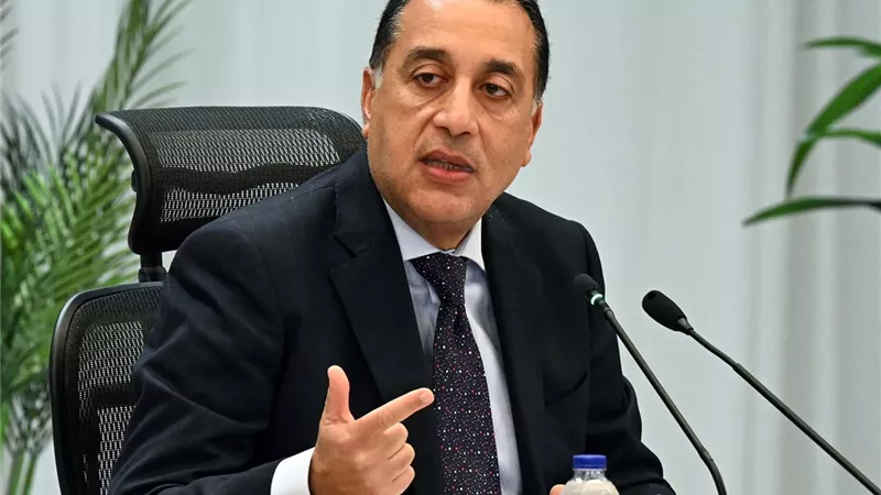 مدبولي: تشغيل 190 مصنعًا و150 آخرين قيد التنفيذ لتوفير فرص عمل